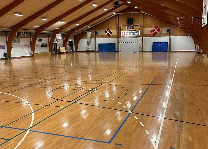 Haervejshallen 2 * Bække